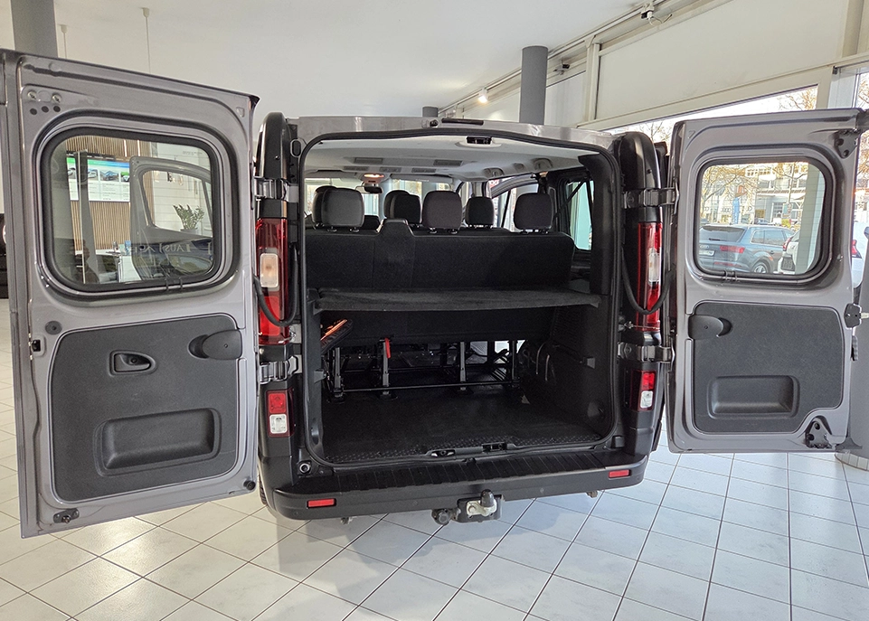 Nissan nv300