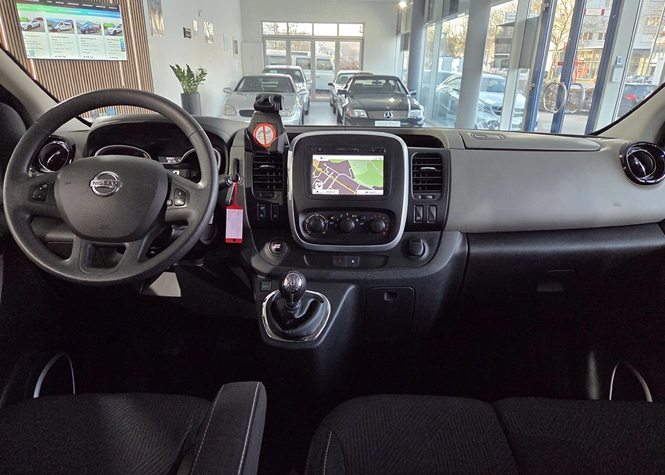 Nissan nv300
