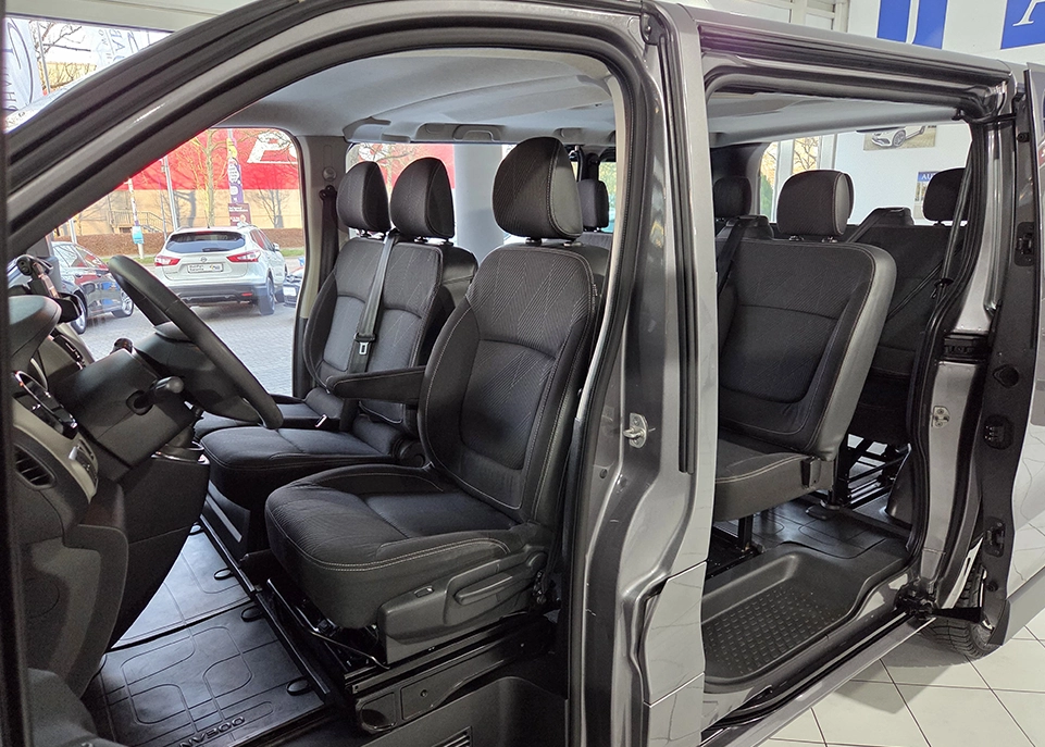 Nissan nv300